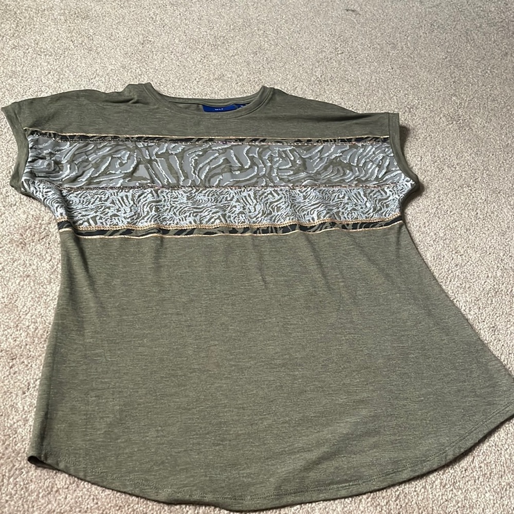 Apt. 9 women’s tshirt